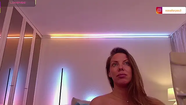 Nova-Lee live sex cam