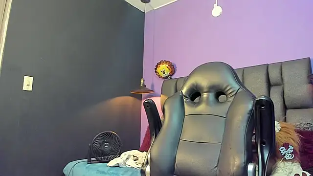 Lyon_vach live sex cam