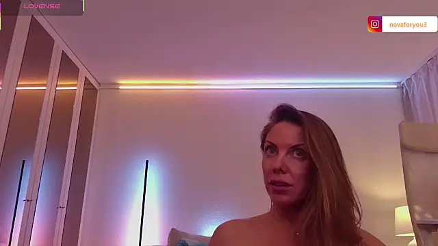 Nova-Lee live sex cam