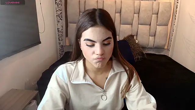 Emily__Cute__'s cam snapshot