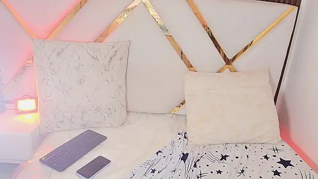 Madeline_Foxxxy's cam snapshot