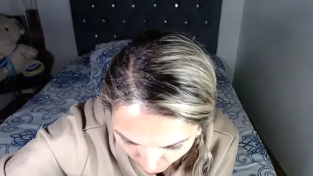 Chantal_hott's cam snapshot