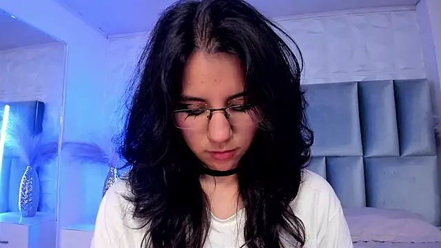 HollyPeach's cam snapshot