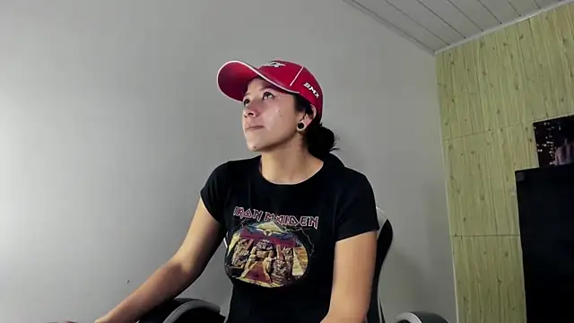 Raven_Rouge_'s cam snapshot