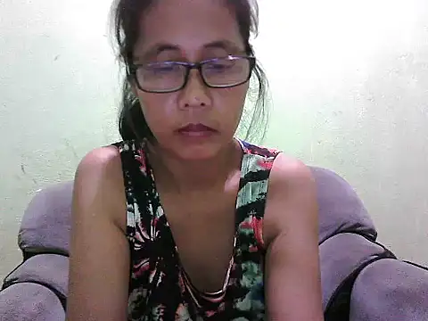 HotLadyPinay32 live sex cam