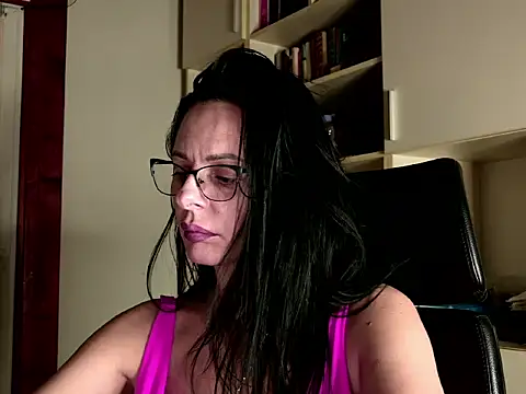 MiriamDelyn's cam snapshot