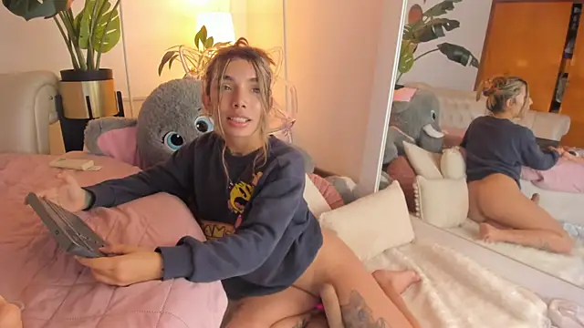VENUSMOON777 live sex cam