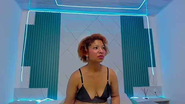 Shantall-blue's cam snapshot