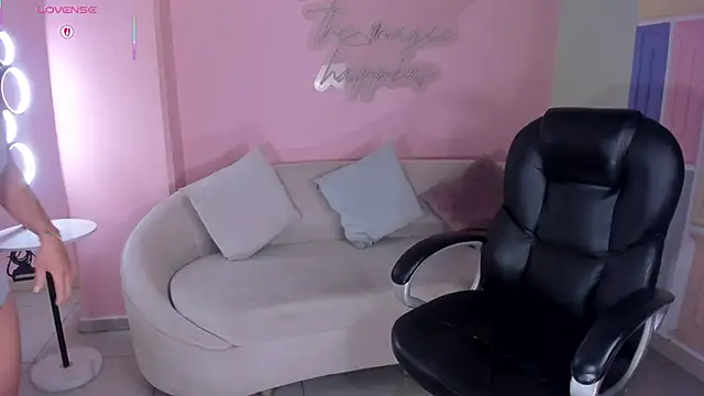 AlessaRomero live sex cam