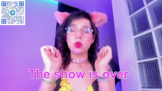 Sweet-SharoKitty live sex cam