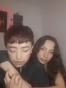 AlexxaAndRileyy live sex cam