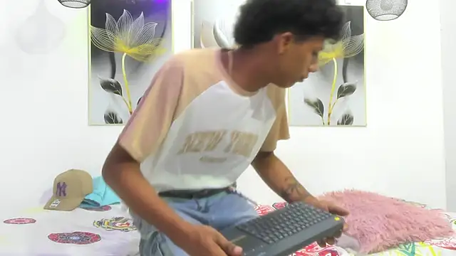 Red_Diamond_Guys's cam snapshot