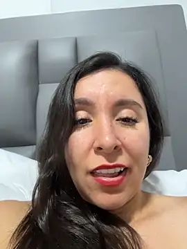 emely_sexx20's cam snapshot