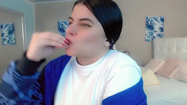 _Maddison_Ivanova_'s cam snapshot