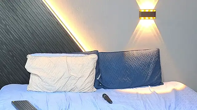 Laia_and_Aloby's cam snapshot