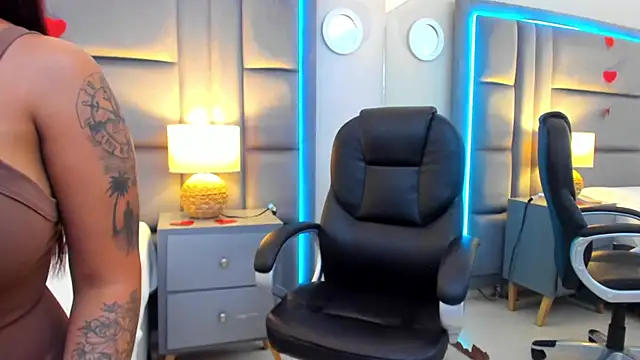 GabyMoreau's cam snapshot