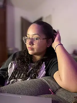 CurlyGirl_1's cam snapshot