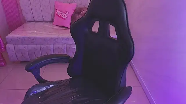 caroline_1s's cam snapshot