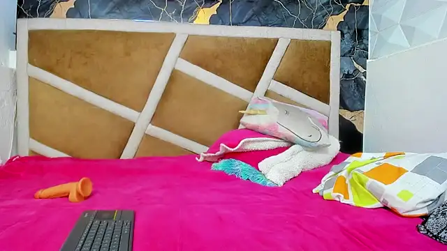 Kimmy_london19's cam snapshot