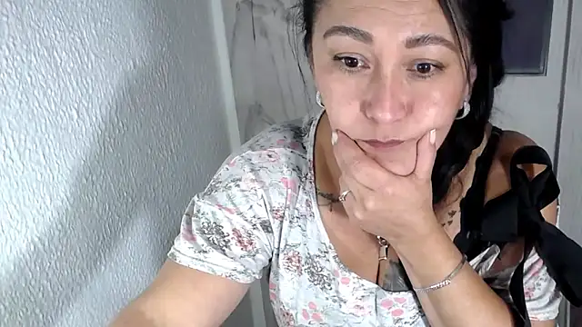 JULIANAWET69's cam snapshot