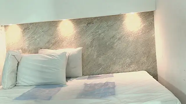 Emmy_lander1's cam snapshot