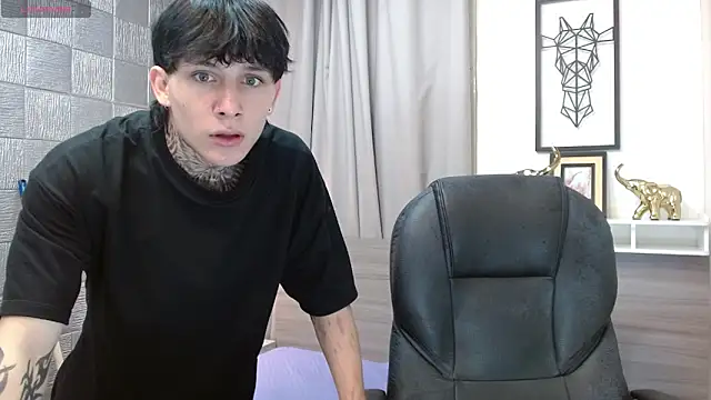 Iantwink18 live sex cam