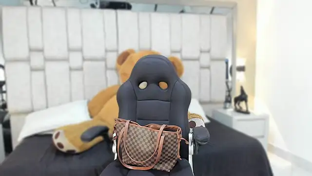 ValeryCooper18 live sex cam