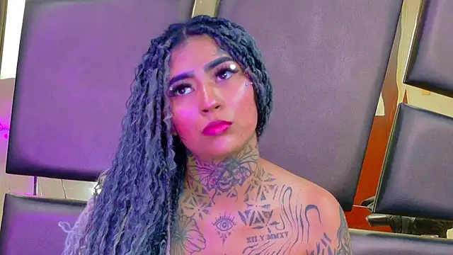 EmilieLake's cam snapshot