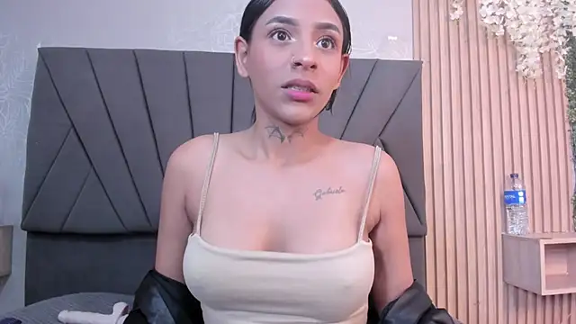 LesliePetit's cam snapshot