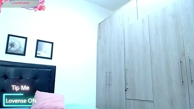 KellyJoness_'s cam snapshot