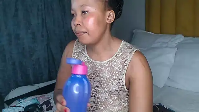 Bella_2025's cam snapshot