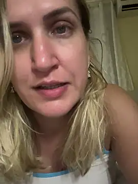 Bia_sexynovaes live sex cam