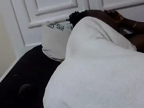 chedza1523's cam snapshot