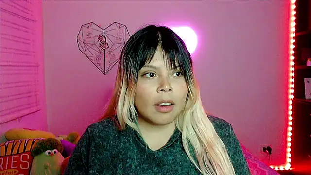 EllieMoonX's cam snapshot