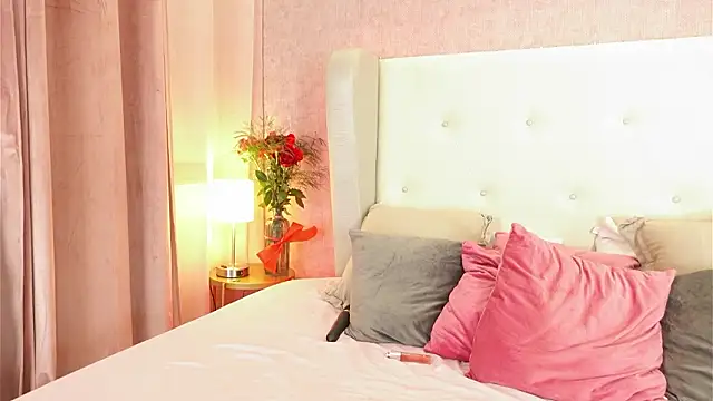 ThianaLopez's cam snapshot