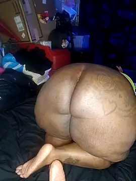 Thickkemzz41 live sex cam