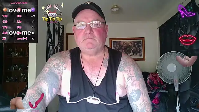 KINKYBLUEYES69's cam snapshot