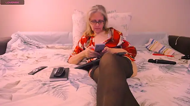 MadameSquirtTatti4's cam snapshot