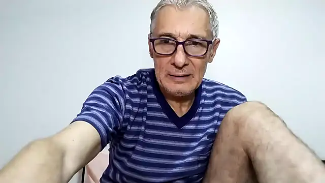 BIGUNCUTHARDCOCK live sex cam