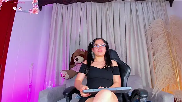 alejagarcia_'s cam snapshot