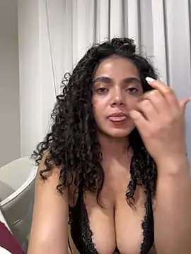 Curlyierr live sex cam