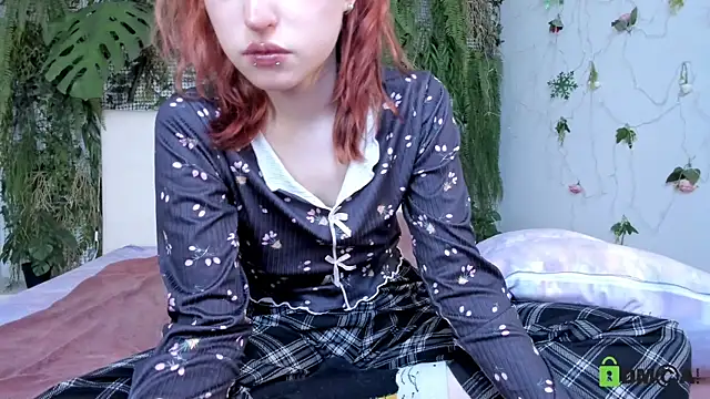 ElizaNik_'s cam snapshot