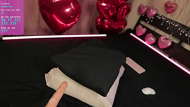 webpetite live sex cam