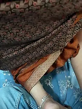 COUPLLE_VILLAGE's cam snapshot