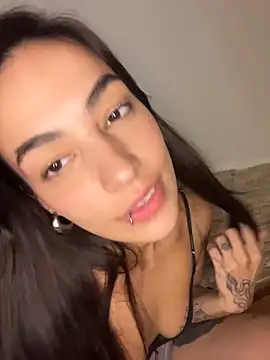 littlethyy's cam snapshot