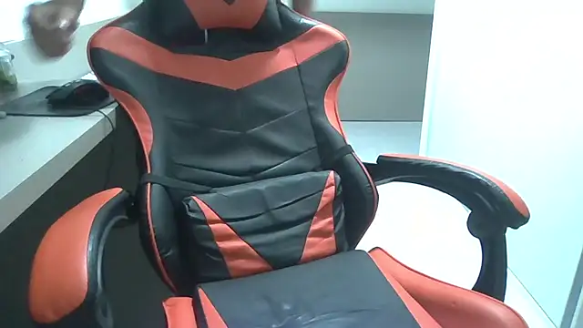 JUNINHOLEKEJR live sex cam