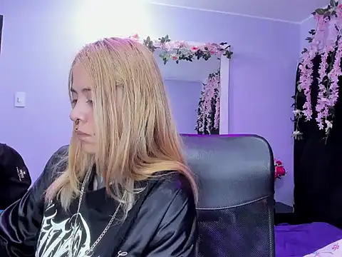 Dakota_Angell_'s cam snapshot