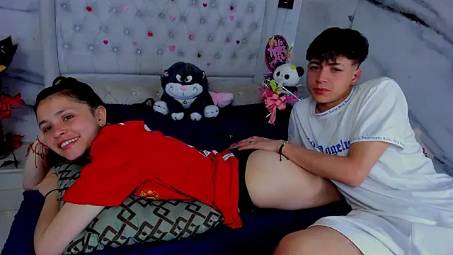 Ari_and_Storm's cam snapshot