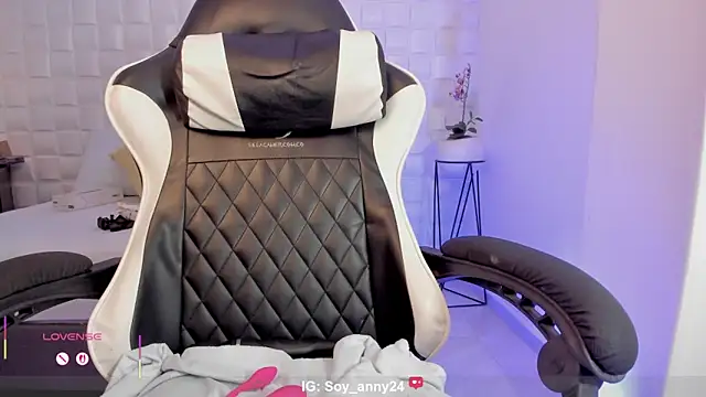 anny_rouse24's cam snapshot