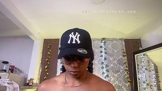 kelly_thomson's cam snapshot